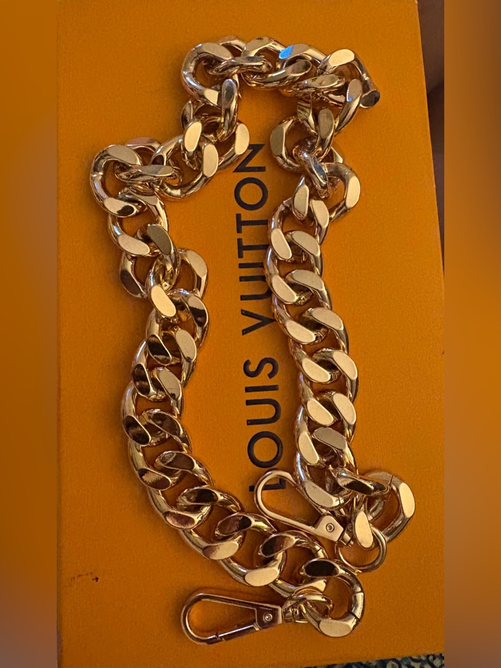 Handbag Gold-Tone Chunky Link strap this not a Louis Vuitton chain